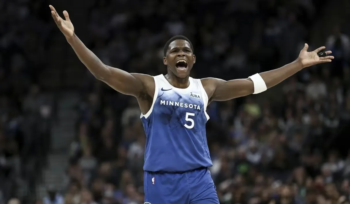 包含清晨突围战来临；明尼苏达森林狼围绕中超调整名单；质疑声仍在；资深球员宣示担当的词条