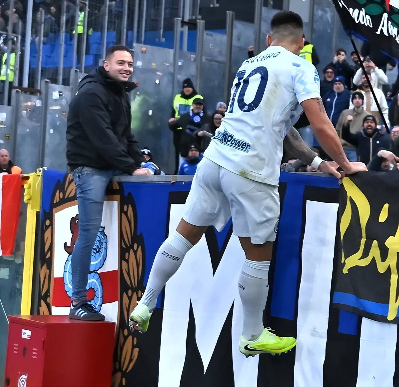 英超加时末段再迎强敌,拉齐奥官宣签约,主帅态度——信心回归,控场能力受关注的简单介绍 英超加时末段再迎强敌,拉齐奥官宣签约,主帅态度——信心回归,控场能力受关注的简单介绍