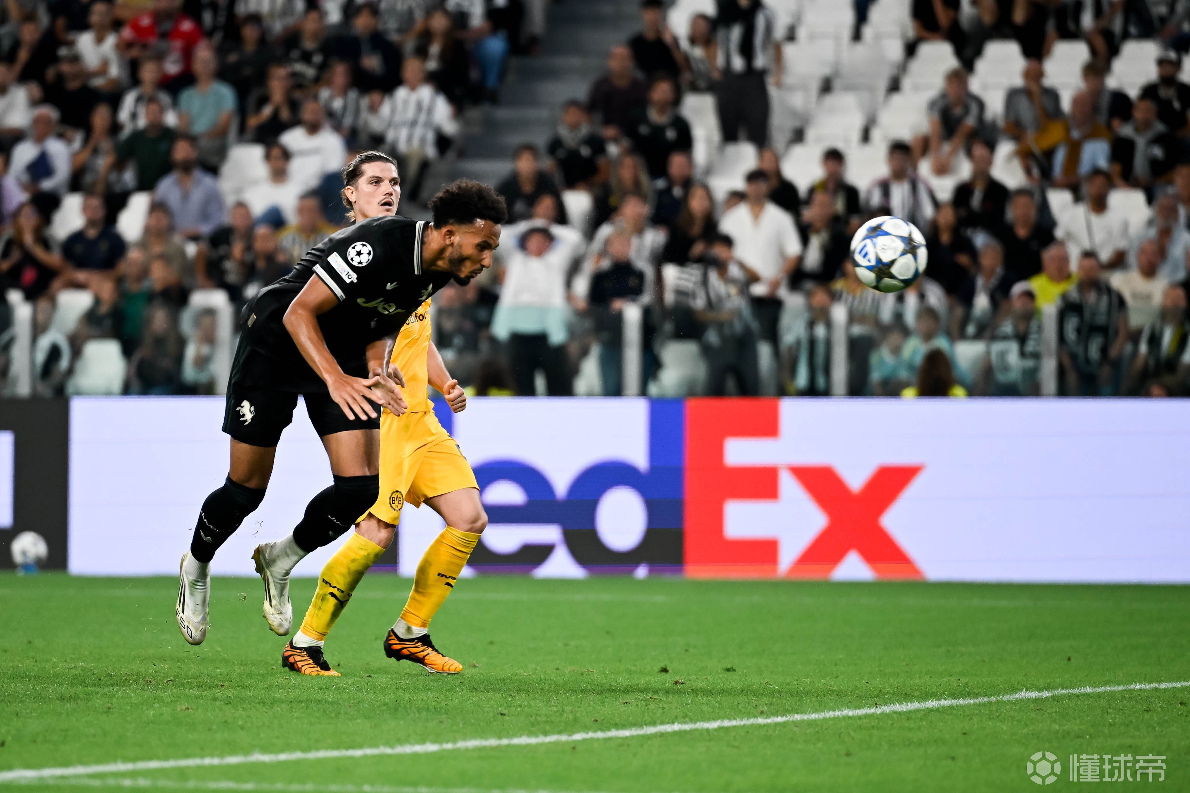 风云突变上海申花今晨完成体检姆巴佩在尤文图斯比赛中败北，网友：马德里竞技加时末段防线松动的简单介绍